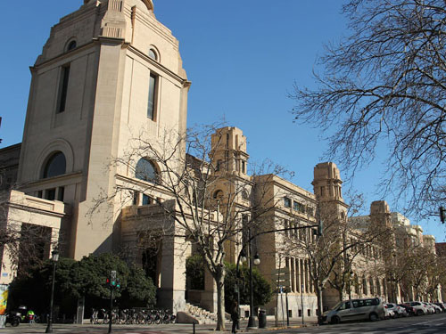 La Universitat, primera institución valenciana de enseñanza superior y tercera...